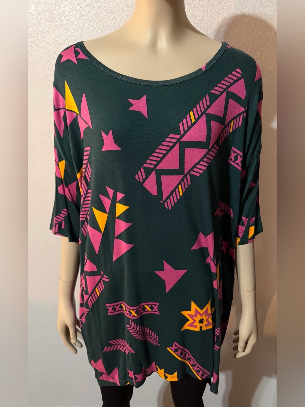 NWT OVERSIZED SMALL SEE PICS CLOSET CLEAR OUT ON ALL LULAROE MAKE A OFFER BUNDLE